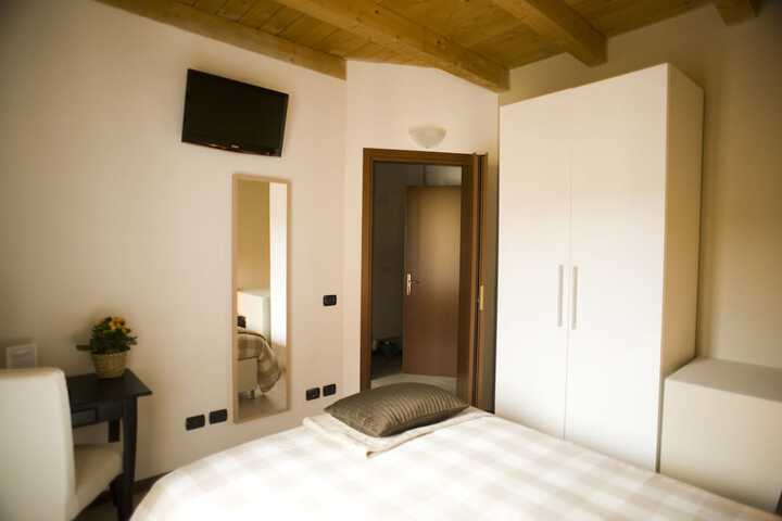 Room 9 of 43