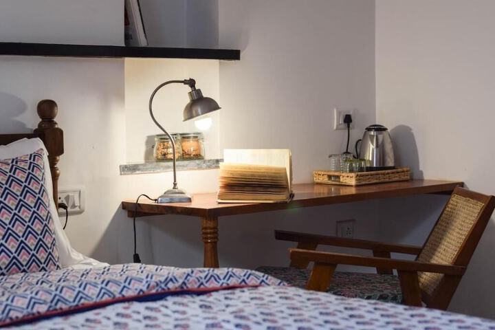 Room 10 of 27