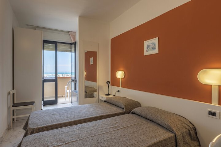 Room 5 of 34