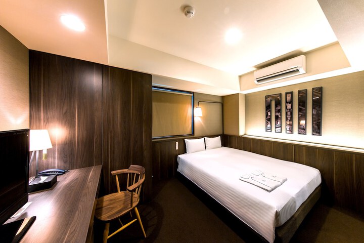Room 13 of 35