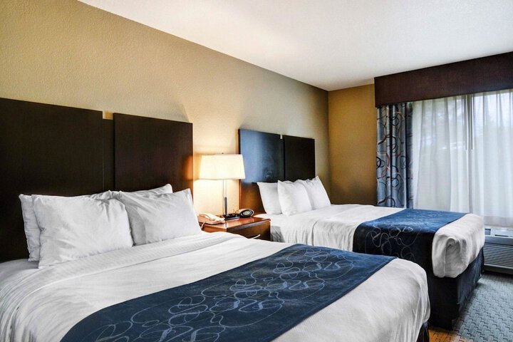 2 Queen Beds (1 of 5)