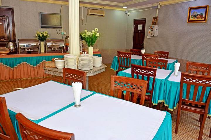 Dining 19 of 26