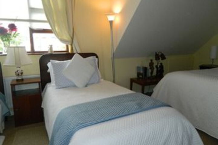 Room 6 of 18