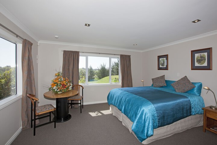 Room 6 of 28
