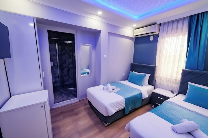 Room 4 of 121