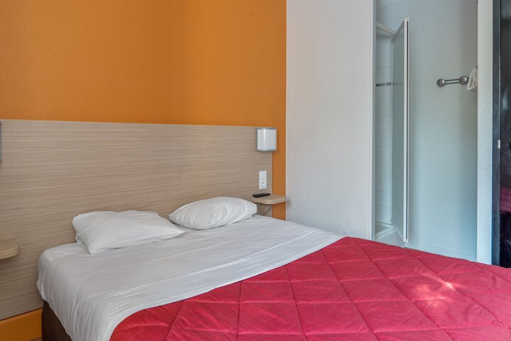 Room 8 of 34