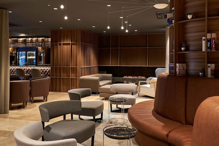 Entrance & Lobby
