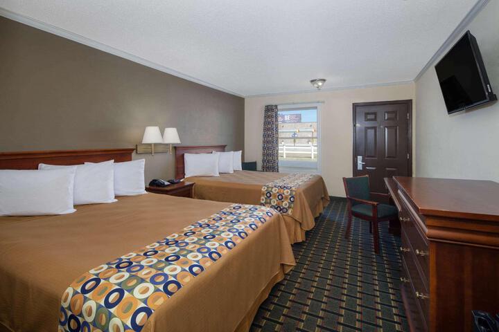 2 Double Beds (3 of 12)