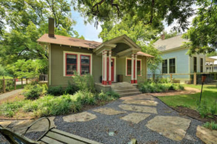 Exterior of 3Br 3BA Hyde Park House with Pool by RedAwning