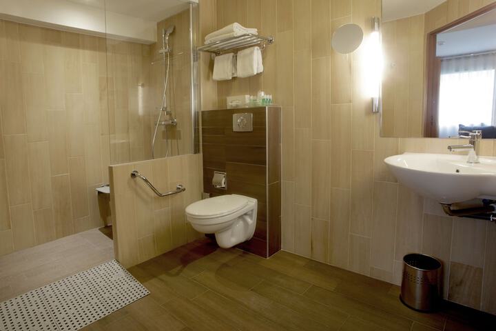 Room 42 of 72