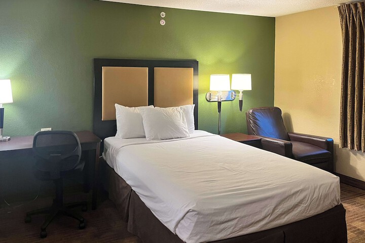 Room 15 of 28