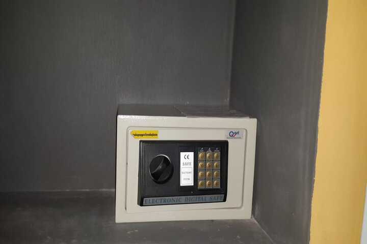 Room 13 of 46
