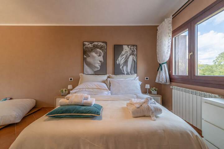 Room 10 of 93