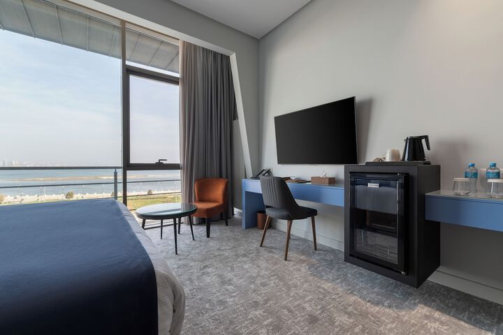 Room 6 of 28