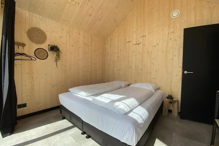 Room 4 of 20