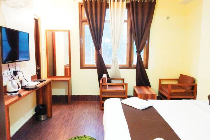 Room 4 of 7