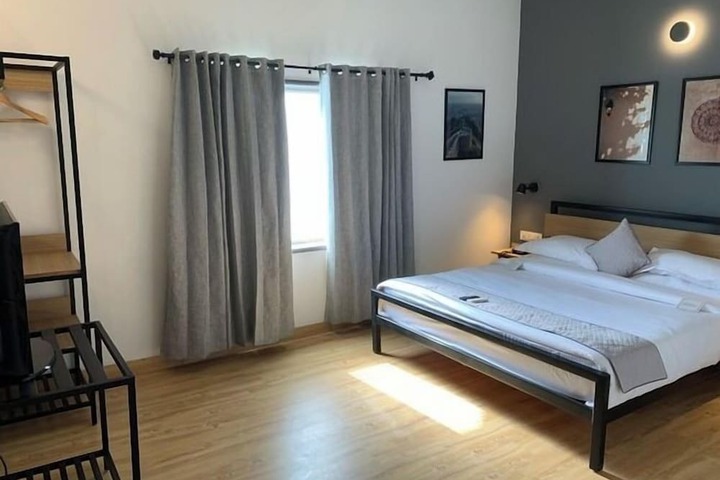 Room 13 of 25