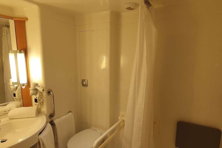 Room 26 of 64