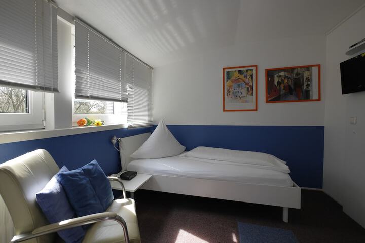 Room 3 of 41