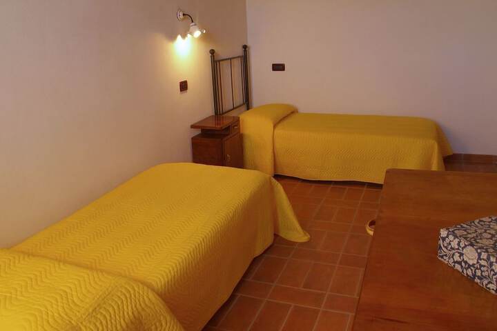 Room 11 of 28