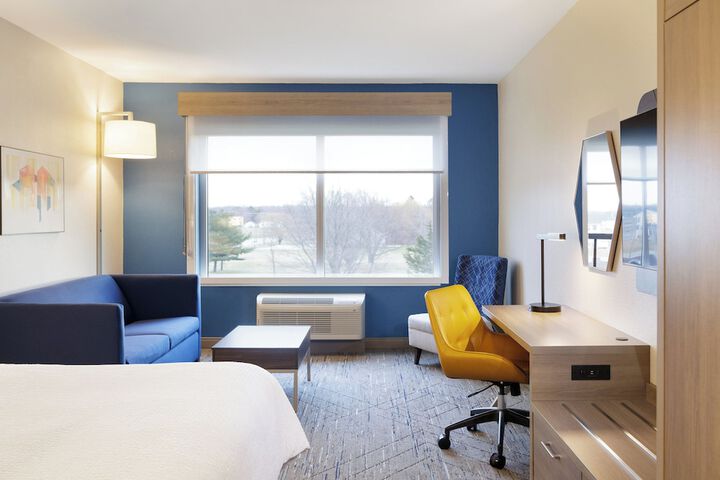 Room 3 of 43