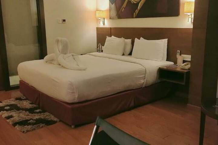 Room 17 of 37