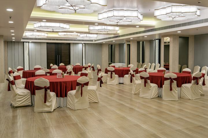 Ballroom/Hall 83 of 101