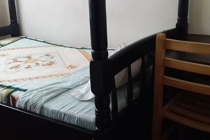 Room 8 of 33