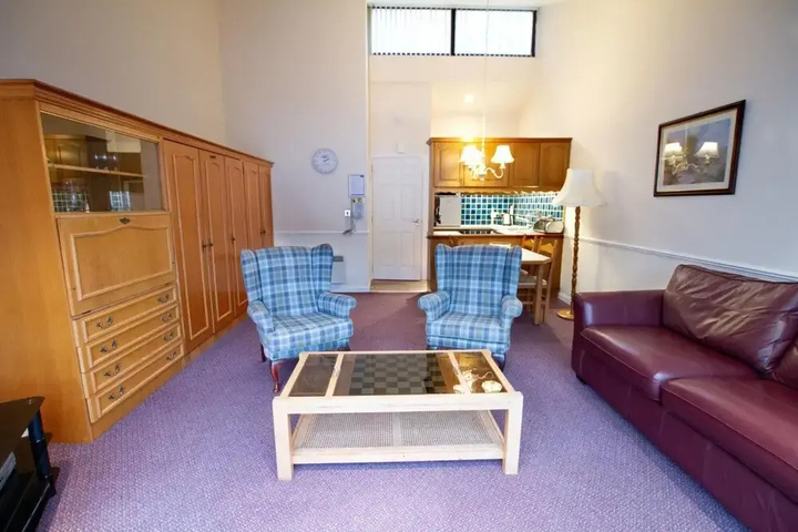 Room 10 of 17