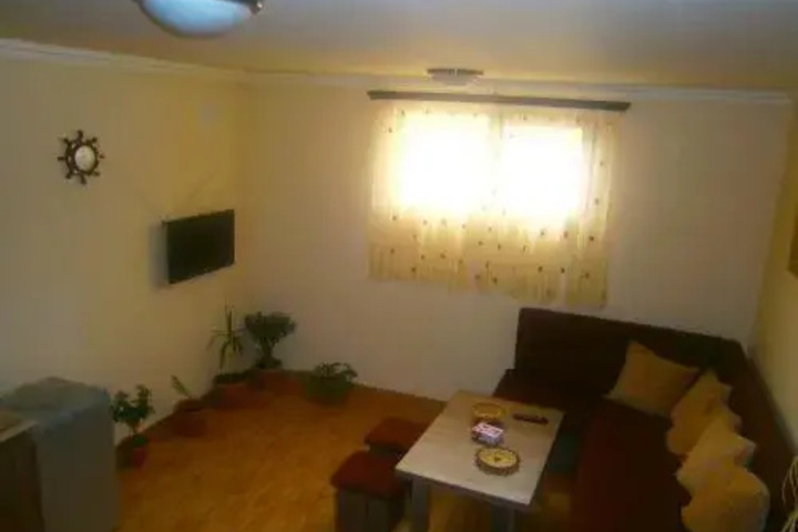 Room 7 of 12