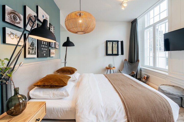 Room 32 of 67