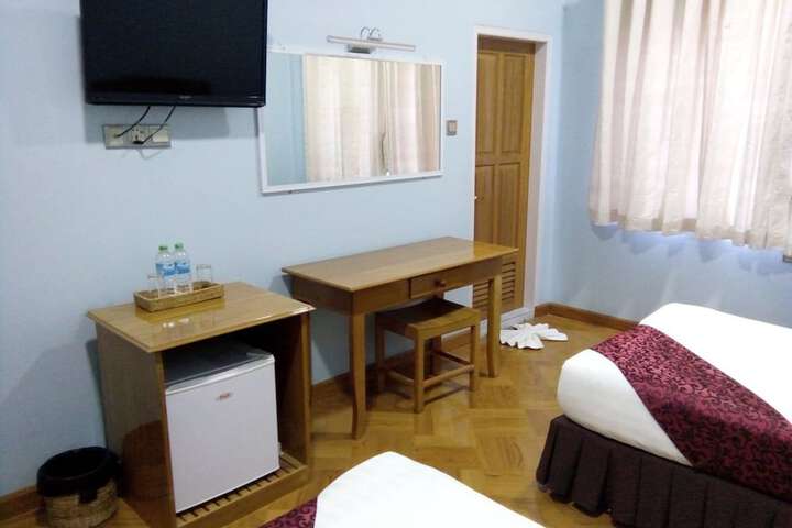 Room 10 of 18