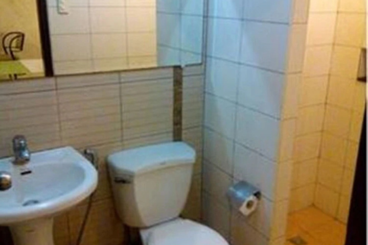 Room 7 of 11