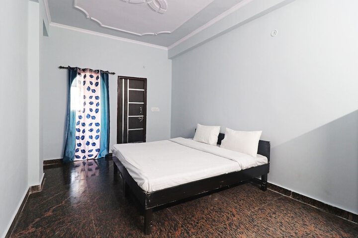 Room 6 of 25