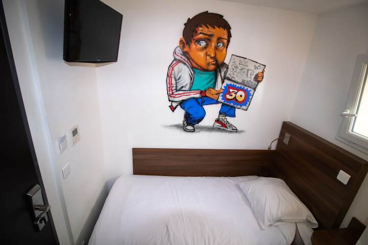 Room 38 of 62