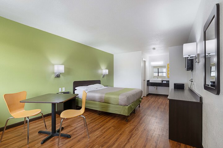 Room 4 of 22
