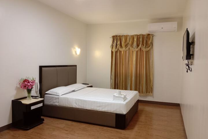 Room 3 of 40