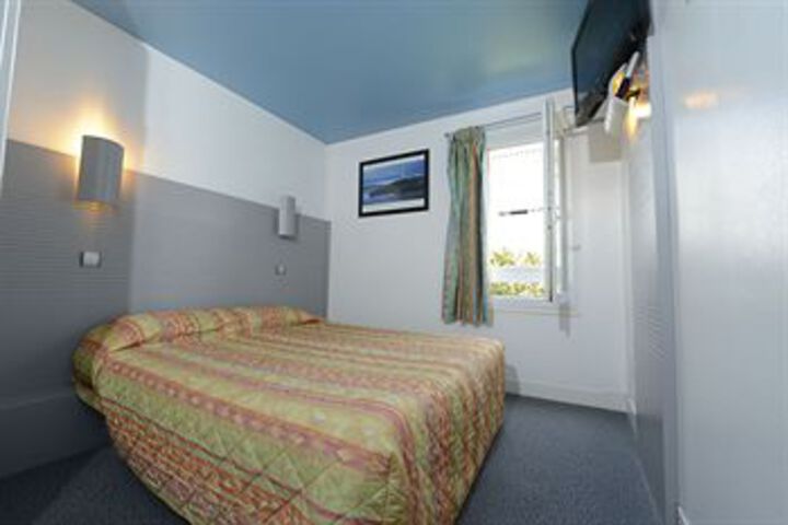 Room 12 of 40