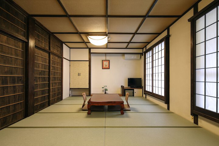 Room 10 of 40
