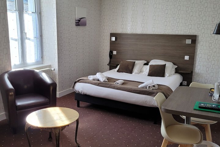 Room 3 of 49