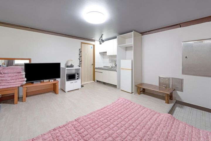 Room 42 of 100