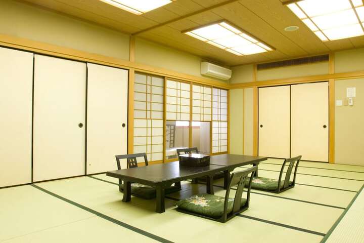 Room 9 of 30