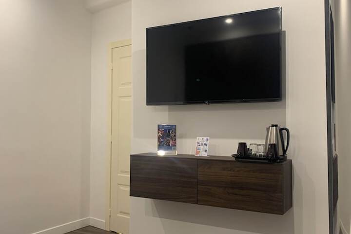 Room 9 of 36