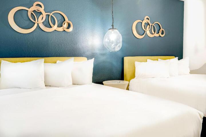 Deluxe 2 Queen Beds (1 of 14)