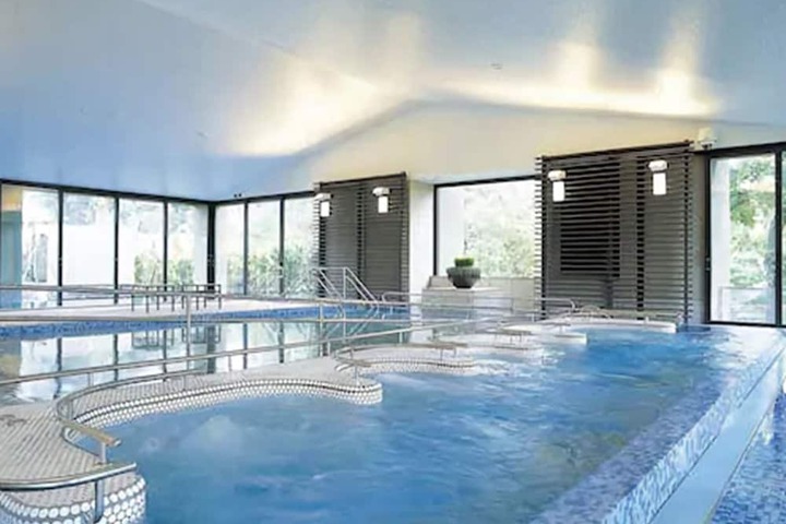 Hotel Pool
