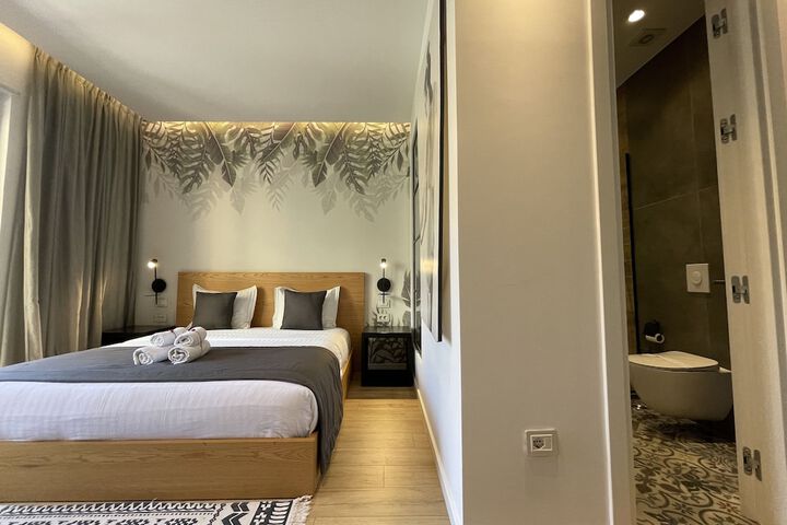 Room 4 of 68