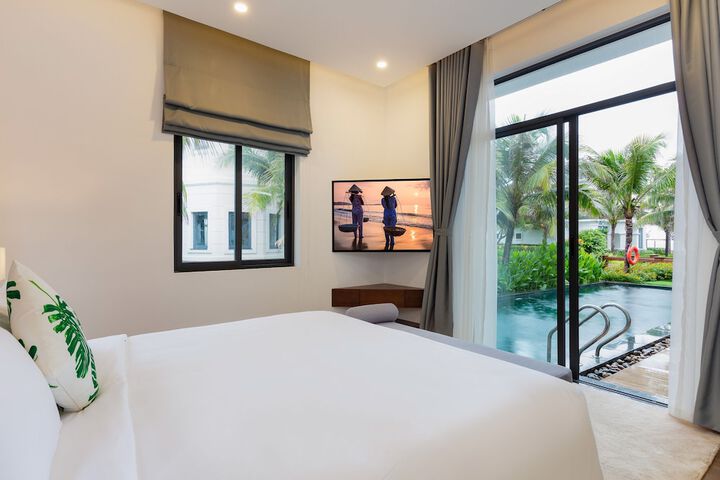 Room 2 of 165
