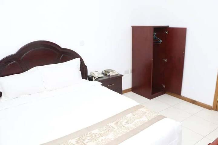 Room 6 of 21
