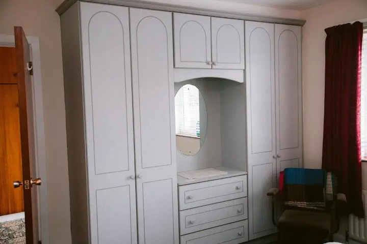 Room 2 of 10