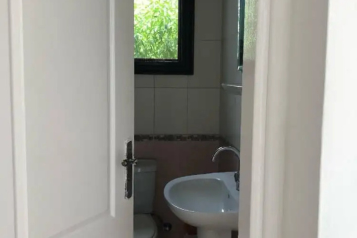 Room 9 of 18